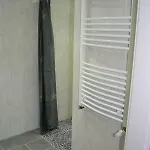 2x Monteurwohnung 1x 2 Kleine Einzelzimmer 1x Doppelbett Und Schlafcouch Im Wohnbereich * Siegen