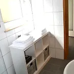 2x Monteurwohnung 1x 2 Kleine Einzelzimmer 1x Doppelbett Und Schlafcouch Im Wohnbereich Apartament Siegen