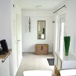 2x Monteurwohnung 1x 2 Kleine Einzelzimmer 1x Doppelbett Und Schlafcouch Im Wohnbereich Apartament Siegen