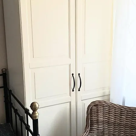 2x Monteurwohnung 1x 2 Kleine Einzelzimmer 1x Doppelbett Und Schlafcouch Im Wohnbereich Siegen