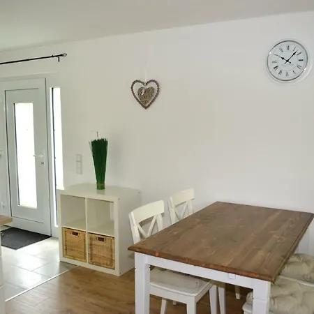 2x Monteurwohnung 1x 2 Kleine Einzelzimmer 1x Doppelbett Und Schlafcouch Im Wohnbereich * Siegen