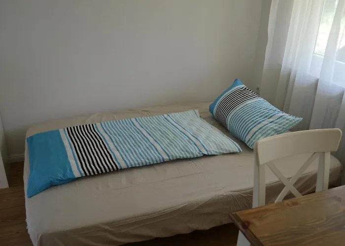 2x Monteurwohnung 1x 2 Kleine Einzelzimmer 1x Doppelbett Und Schlafcouch Im Wohnbereich * Siegen