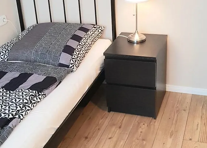 2x Monteurwohnung 1x 2 Kleine Einzelzimmer 1x Doppelbett Und Schlafcouch Im Wohnbereich * Siegen