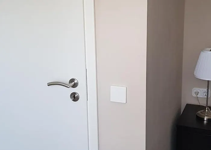 Lägenhet 2x Monteurwohnung 1x 2 Kleine Einzelzimmer 1x Doppelbett Und Schlafcouch Im Wohnbereich Siegen