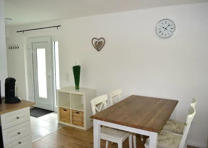 2x Monteurwohnung 1x 2 Kleine Einzelzimmer 1x Doppelbett Und Schlafcouch Im Wohnbereich * Siegen